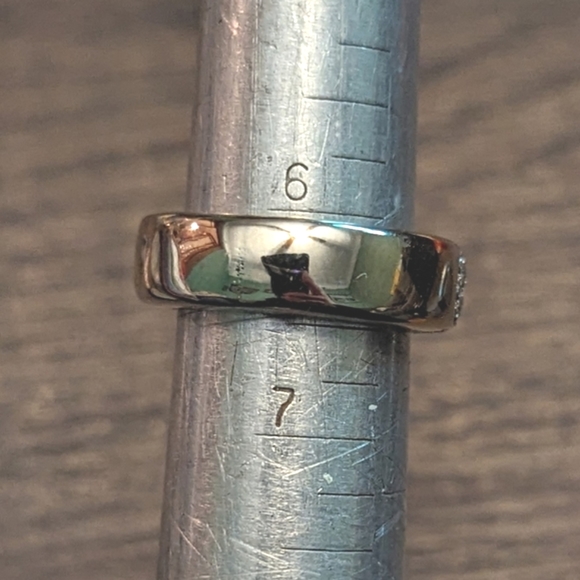 Gorgeous 18K White Gold 5 Row Diamond Band - Picture 6 of 6